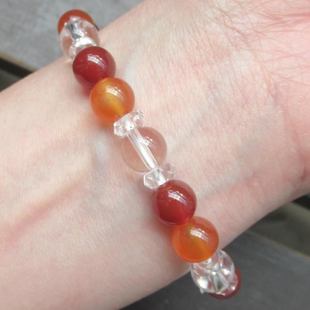 カーネリアンx水晶ブレスレット 天然石 パワーストーン < 女性アクセサリー/時計 カーネリアンx水晶ブレスレット 天然石 パワーストーン < 女性アクセサリー/時計の