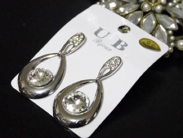 新品 アンティーク調ストーンピアス 銀色 < 女性アクセサリー/時計 新品 アンティーク調ストーンピアス 銀色 < 女性アクセサリー/時計の