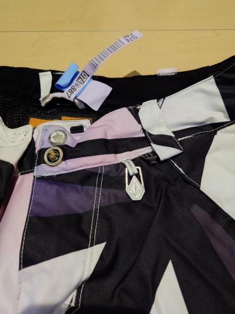 VOLCOM@Xm[EFA  W[/X|[c 
