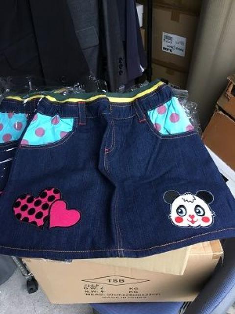 デニムワッペンスカート、サイズ130 < キッズ/ベビー  デニムワッペンスカート、サイズ130 < キッズ/ベビーの