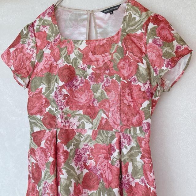 ボナジョルナータ 花柄 薔薇柄 ペプラム 半袖 トップス カットソー M N2m < ブランド ボナジョルナータ 花柄 薔薇柄 ペプラム 半袖 トップス カットソー M N2m < ブランドの