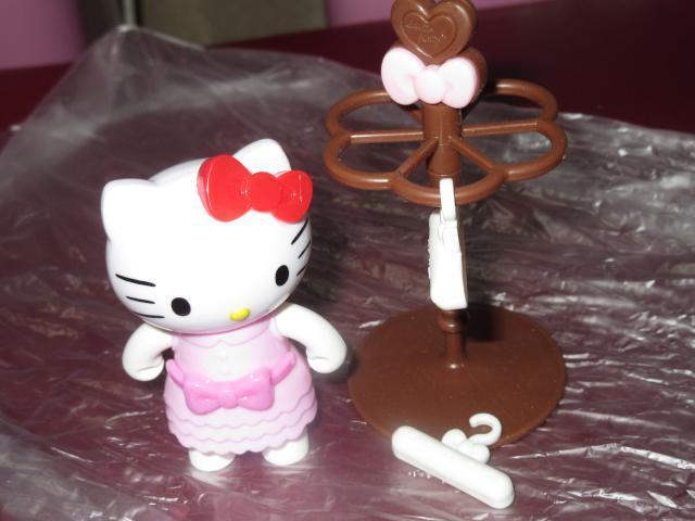 ハローキティ*DAISO着せ替え人形*フィギュア*ハンガーセット < おもちゃ  ハローキティ*DAISO着せ替え人形*フィギュア*ハンガーセット  < おもちゃの