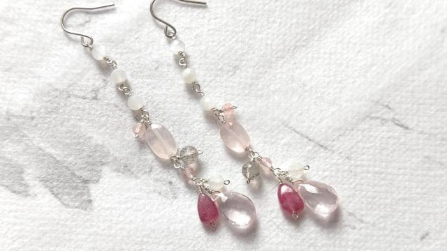 *ローズクォーツとムーンストーンの冬色ピアス*SF 21070 < 女性アクセサリー/時計 *ローズクォーツとムーンストーンの冬色ピアス*SF 21070 < 女性アクセサリー/時計の