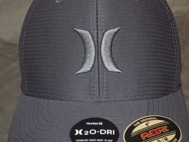 USA購入 サーフ系ブランド 【Hurley】 ハーレー 機能素材【H2O DRI】ロゴ刺繍入りキャップ < 男性ファッション  USA購入 サーフ系ブランド 【Hurley】 ハーレー 機能素材【H2O DRI】ロゴ刺繍入りキャップ < 男性ファッションの