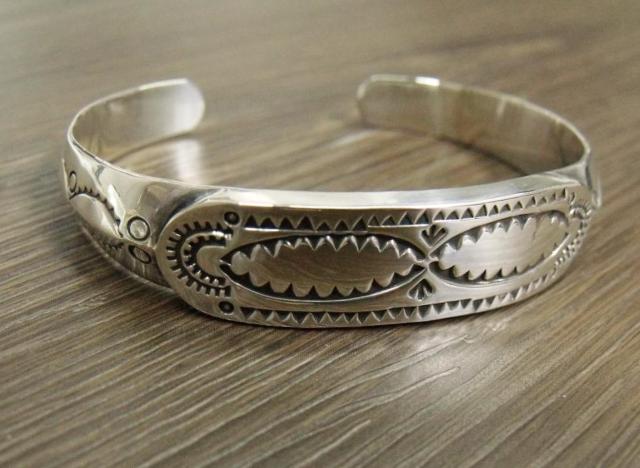 AUDEMARS PIGUET ミサンガ ブレスレット < 男性アクセサリー/時計 AUDEMARS PIGUET ミサンガ ブレスレット < 男性アクセサリー/時計の