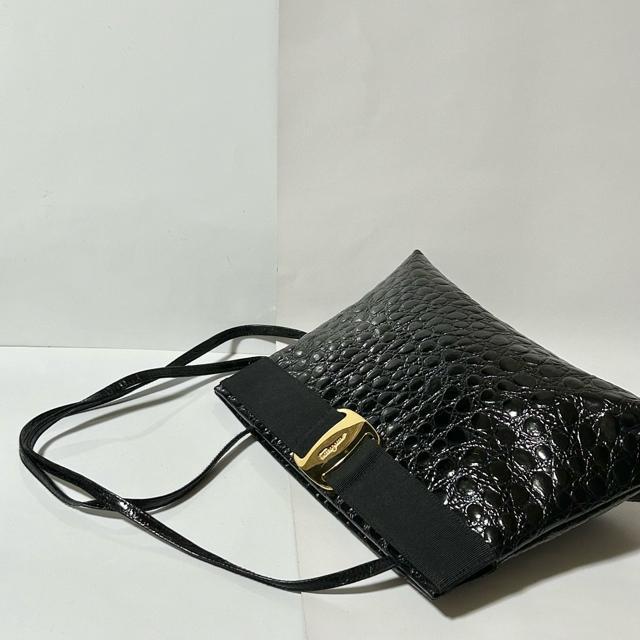 Salvatore Ferragamo フェラガモ ヴァラ リボン 型押し レザー 2way ショルダー バッグ ブラック < ブランド Salvatore Ferragamo フェラガモ ヴァラ リボン 型押し レザー 2way ショルダー バッグ ブラック < ブランドの