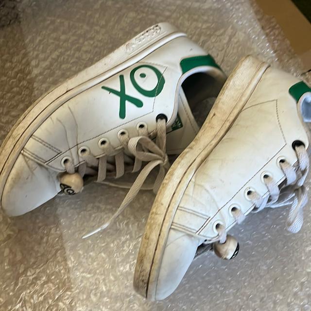 adidasX^X~XR{Xj[J[23.5  uh 