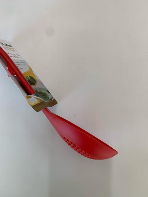 炒めてすくえるスプーンザルミニ レッド < インテリア/ライフ 炒めてすくえるスプーンザルミニ レッド < インテリア/ライフの