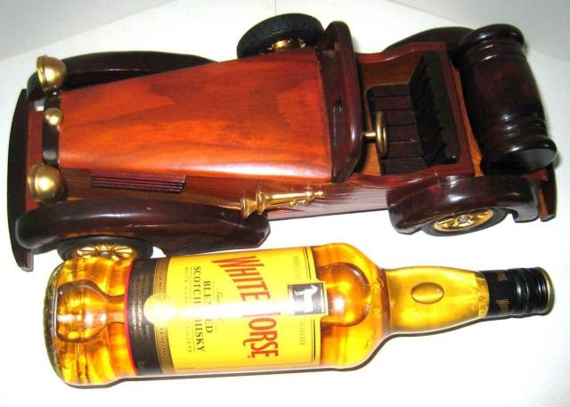 �N���V�b�N�E�J�[�̒u�� �؂ƃv���X�`�b�N���i�ō��ꂽ�ԁ@ �A���e�B�[�N ���g�� �R���N�V���� �u�� �ؐ� �I�u�W�F �C���e���A �� �z�r�[�� 