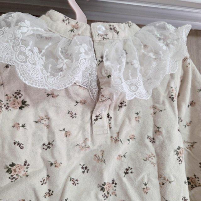 美品 レース衿付き花柄ネルブラウス サイズ2〜3Y 92〜98センチ 送料無料 < キッズ/ベビー 美品 レース衿付き花柄ネルブラウス サイズ2〜3Y 92〜98センチ 送料無料 < キッズ/ベビーの