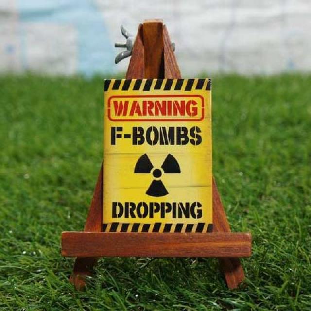 新品【マグネット】Warning/警告 F-Bombs Dropping < インテリア/ライフ  新品【マグネット】Warning/警告 F-Bombs Dropping  < インテリア/ライフの