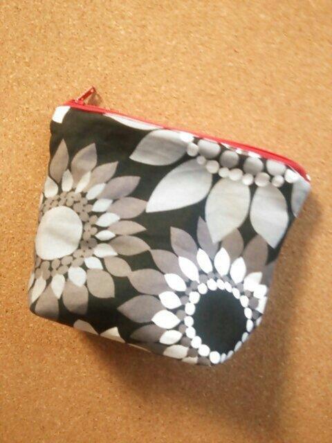 ハンドメイド グレー花柄 miniポーチ < 女性ファッション  ハンドメイド グレー花柄 miniポーチ  < 女性ファッションの