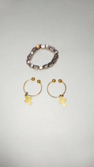 アクセサリー2点セット大きめサイズフリーストーン風リング指輪、十字架イヤリング < 女性アクセサリー/時計 アクセサリー2点セット大きめサイズフリーストーン風リング指輪、十字架イヤリング < 女性アクセサリー/時計の