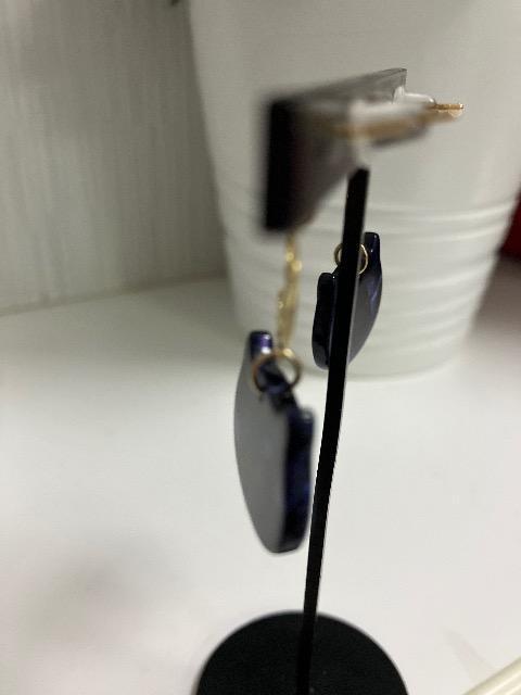 ハンドメイド 月と猫のチャームと猫型のアクリルパーツを使用したピアス < 女性ファッション  ハンドメイド 月と猫のチャームと猫型のアクリルパーツを使用したピアス < 女性ファッションの