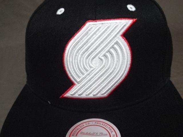 【Mitchell & Ness】 NBA トレイルブレイザーズ ロゴ キャップ 黒 < 男性ファッション  【Mitchell & Ness】 NBA トレイルブレイザーズ ロゴ キャップ 黒 < 男性ファッションの