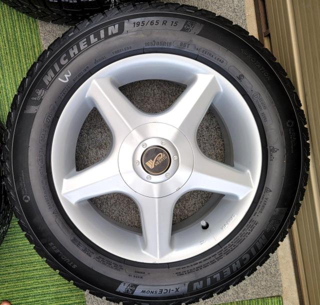 ヴィオレント VIOLENT15インチ 6.5J 114.3/100マルチ5H +45 MICHLIN X-ICE SNOW 4本 < 自動車/バイク ヴィオレント VIOLENT15インチ 6.5J 114.3/100マルチ5H +45 MICHLIN X-ICE SNOW 4本 < 自動車/バイク