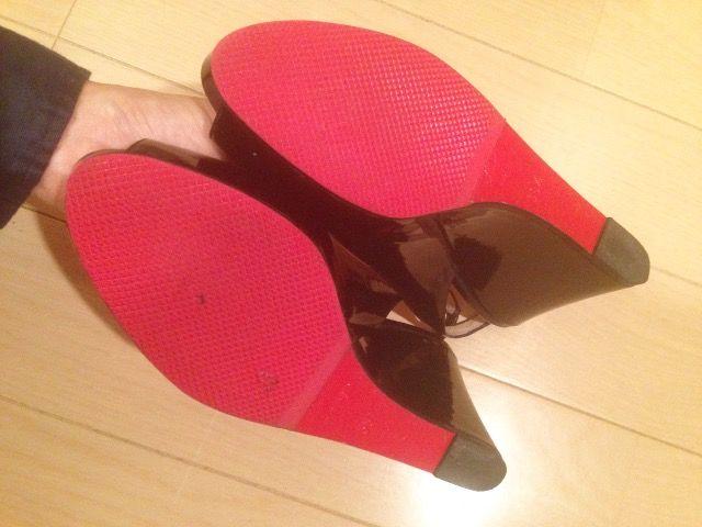 黒ブラックパテントエナメルウェッジソール裏張り赤色パンプス < 女性ファッション 黒ブラックパテントエナメルウェッジソール裏張り赤色パンプス < 女性ファッションの