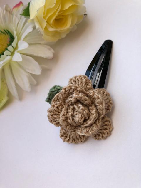 ハンドメイド スリーピン パッチンピン 薔薇 ベージュ ガーリー < 女性ファッション  ハンドメイド スリーピン パッチンピン 薔薇 ベージュ ガーリー < 女性ファッションの