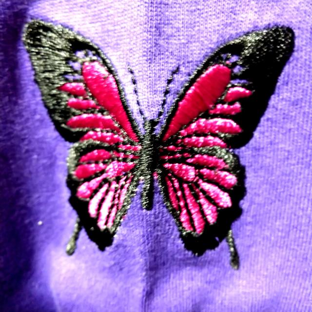 Spiritoso★新品★袖バタフライ刺繍入ロンT/パープル < 女性ファッション  Spiritoso★新品★袖バタフライ刺繍入ロンT/パープル < 女性ファッションの