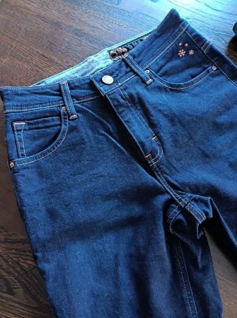 SOMETHINGBODYFLEEVilfjW[YrJbRfGEDWIN