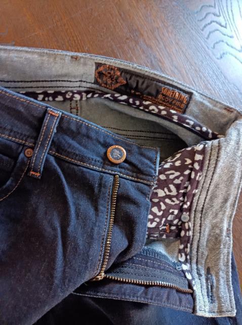 SOMETHINGBODYFLEEVilfjW[YrJbRfGEDWIN