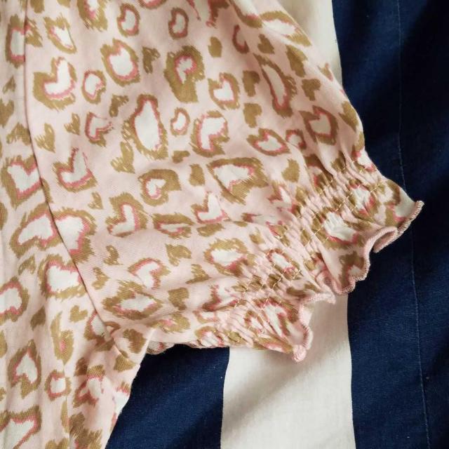 ベビーピンクのヒョウ柄カットソー < 女性ファッション  ベビーピンクのヒョウ柄カットソー < 女性ファッションの