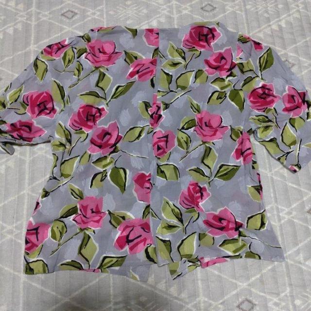 ピエール・バルマン 花柄半袖ブラウス < 女性ファッション ピエール・バルマン 花柄半袖ブラウス < 女性ファッションの