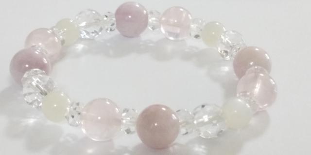 定形外無料*ピンククンツァイト・マダガスカル産ローズクォーツ・ムーンストーン・cut水晶*天然石ブレス < 女性アクセサリー/時計 定形外無料*ピンククンツァイト・マダガスカル産ローズクォーツ・ムーンストーン・cut水晶*天然石ブレス < 女性アクセサリー/時計の