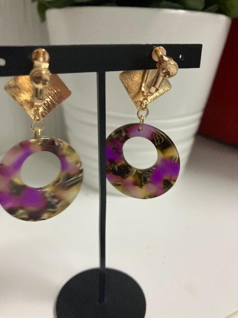 ハンドメイド アクリルフープを使用したイヤリング パープルミックス < 女性ファッション  ハンドメイド アクリルフープを使用したイヤリング パープルミックス < 女性ファッションの