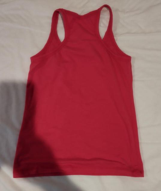 ローズピンク ショキングピンク タンクトップ 背中ありタイプ 重ね着にも < 女性ファッション  ローズピンク ショキングピンク タンクトップ 背中ありタイプ 重ね着にも < 女性ファッションの