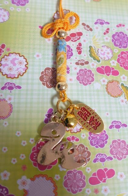 ハンドメイド♪2005・巳年☆めがね結び(二重叶結び)根付ストラップ☆黄色・開運 < ペット/手芸/園芸  ハンドメイド♪2005・巳年☆めがね結び(二重叶結び)根付ストラップ☆黄色・開運  < ペット/手芸/園芸の