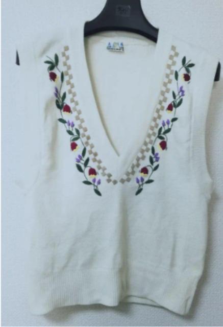 少し深めなVネック 可愛い刺繍ニットベスト  ウール100% < 女性ファッション  少し深めなVネック 可愛い刺繍ニットベスト  ウール100%  < 女性ファッションの