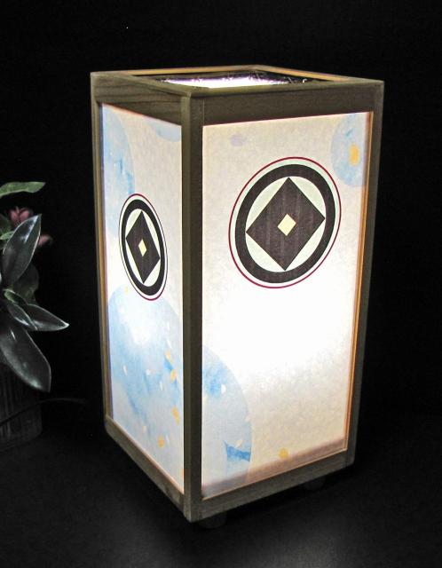 ★家紋の宿り木/森羅万象=「丸に釘抜」(家紋変更可)/至福の明り/LED昼白色・ラミネート加工・檜枠造・軽量/ < 家電/AV  ★家紋の宿り木/森羅万象=「丸に釘抜」(家紋変更可)/至福の明り/LED昼白色・ラミネート加工・檜枠造・軽量/ < 家電/AVの