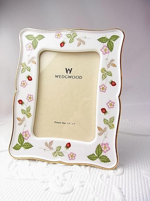 500円スタ★正規品 WEDGWOOD ウェッジウッド ワイルドストロベリー 写真たて フォトフレーム16x13cm(2) < インテリア/ライフ 500円スタ★正規品 WEDGWOOD ウェッジウッド ワイルドストロベリー 写真たて フォトフレーム16x13cm(2) < インテリア/ライフの