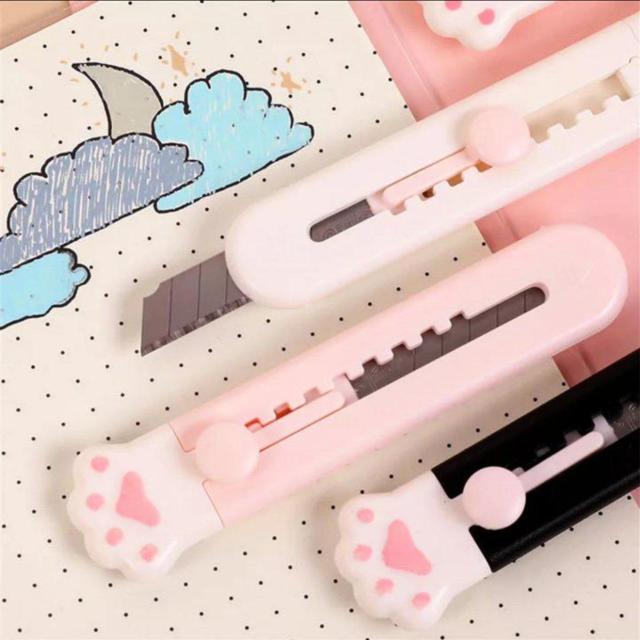 白 ホワイト 新品 可愛い 猫足 肉球 カッター 文房具 ファンシー < インテリア/ライフ  白 ホワイト 新品 可愛い 猫足 肉球 カッター 文房具 ファンシー < インテリア/ライフの