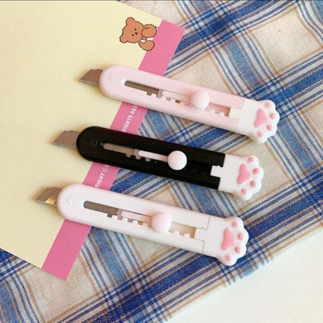 白 ホワイト 新品 可愛い 猫足 肉球 カッター 文房具 ファンシー < インテリア/ライフ  白 ホワイト 新品 可愛い 猫足 肉球 カッター 文房具 ファンシー < インテリア/ライフの