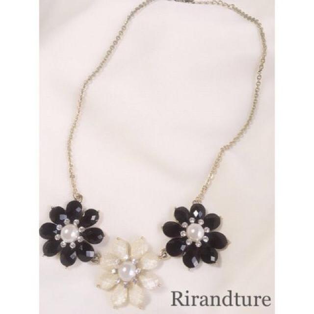 セール●Rirandtureリランドチュール●フラワービジュー&パールネックレス●黒ブラック●フラワーネックレスビジューネックレス < ブランド  セール●Rirandtureリランドチュール●フラワービジュー&パールネックレス●黒ブラック●フラワーネックレスビジューネックレス  < ブランドの
