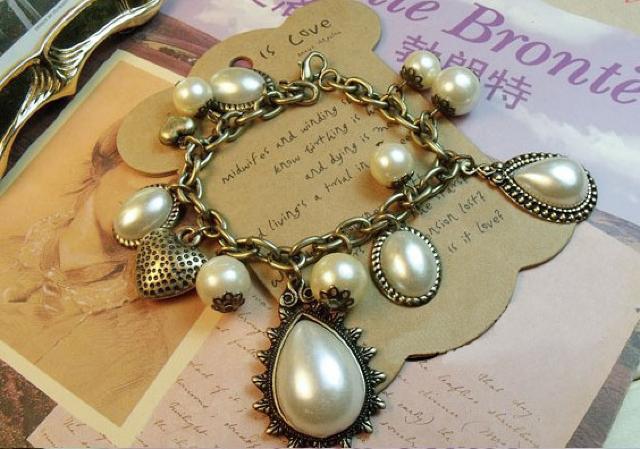 新品ゴスロリ姫系アンティーク風MIXパールチャームブレスレット < 女性アクセサリー/時計 新品ゴスロリ姫系アンティーク風MIXパールチャームブレスレット < 女性アクセサリー/時計の
