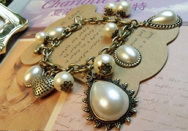 新品ゴスロリ姫系アンティーク風MIXパールチャームブレスレット < 女性アクセサリー/時計 新品ゴスロリ姫系アンティーク風MIXパールチャームブレスレット < 女性アクセサリー/時計の
