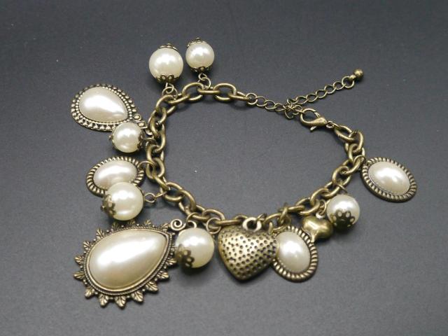 新品ゴスロリ姫系アンティーク風MIXパールチャームブレスレット < 女性アクセサリー/時計 新品ゴスロリ姫系アンティーク風MIXパールチャームブレスレット < 女性アクセサリー/時計の