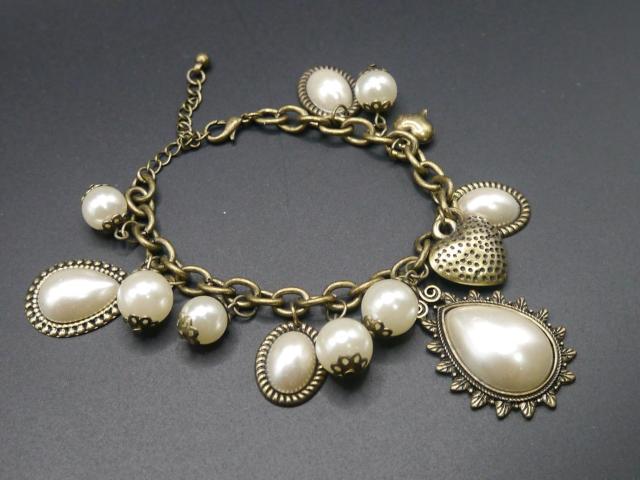 新品ゴスロリ姫系アンティーク風MIXパールチャームブレスレット < 女性アクセサリー/時計 新品ゴスロリ姫系アンティーク風MIXパールチャームブレスレット < 女性アクセサリー/時計の
