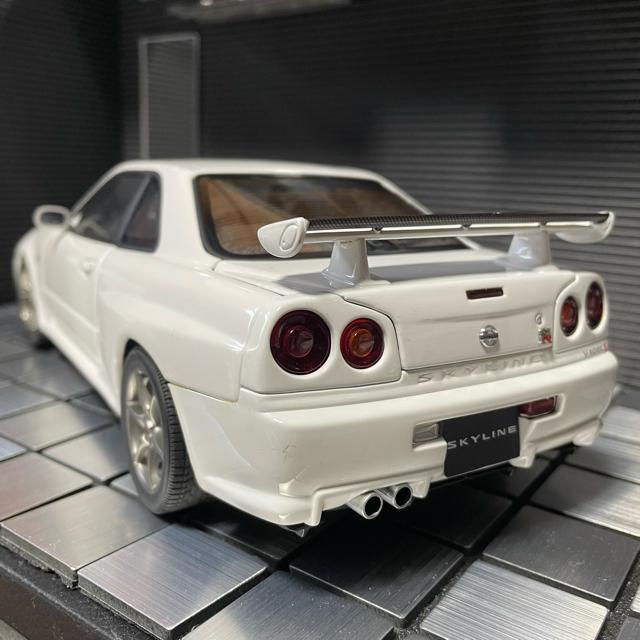 未展示品オートアート1/18 スカイライン GT-R R34 V-SPEC II < ホビー  未展示品オートアート1/18 スカイライン GT-R R34 V-SPEC II < ホビーの