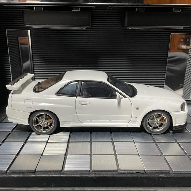 未展示品オートアート1/18 スカイライン GT-R R34 V-SPEC II < ホビー  未展示品オートアート1/18 スカイライン GT-R R34 V-SPEC II < ホビーの