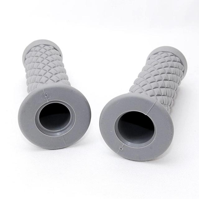 ダイヤ柄 ラバーハンドルグリップ グレー 非貫通式 22.2径用 汎用 バイク ラバーグリップ カスタム ハンドル グリップ 灰 < 自動車/バイク ダイヤ柄 ラバーハンドルグリップ グレー 非貫通式 22.2径用 汎用 バイク ラバーグリップ カスタム ハンドル グリップ 灰 < 自動車/バイク
