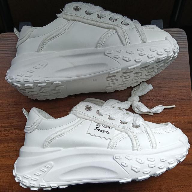 新品 24cm レディース スニーカー ホワイト シューズ 靴 カジュアル < 女性ファッション 新品 24cm レディース スニーカー ホワイト シューズ 靴 カジュアル < 女性ファッションの