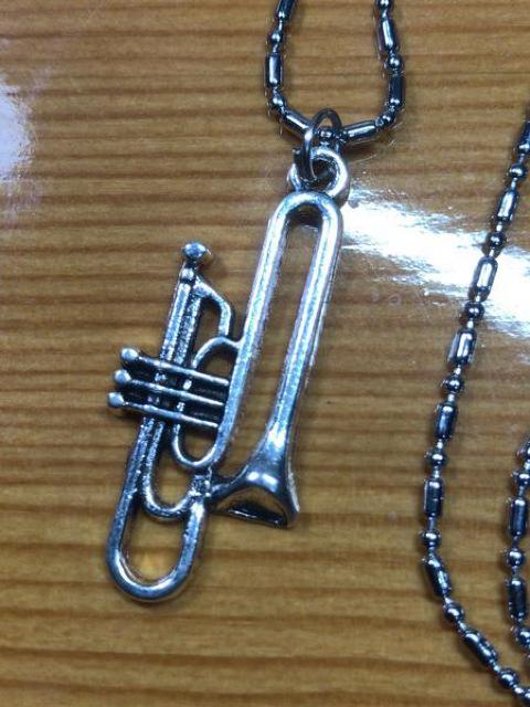 トロンボーン 音楽 金 管楽器 モチーフ ネックレス ペンダント アクセサリー キーホルダー 発表会 トップ チェーン < 女性アクセサリー/時計  トロンボーン 音楽 金 管楽器 モチーフ ネックレス ペンダント アクセサリー キーホルダー 発表会 トップ チェーン < 女性アクセサリー/時計の