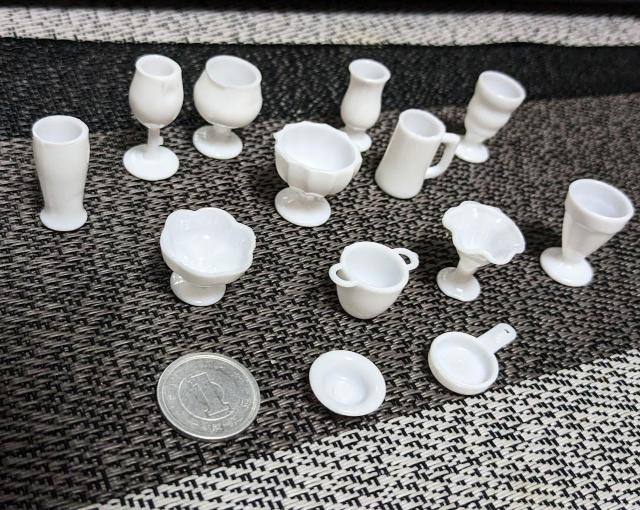 ミニチュア★白い食器★13個セット★お買い得セット★ドールハウスに★ < おもちゃ  ミニチュア★白い食器★13個セット★お買い得セット★ドールハウスに★ < おもちゃの