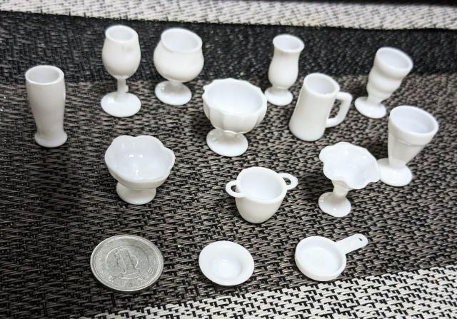 ミニチュア★白い食器★13個セット★お買い得セット★ドールハウスに★ < おもちゃ  ミニチュア★白い食器★13個セット★お買い得セット★ドールハウスに★ < おもちゃの