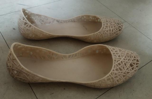 白 プラスチックメッシュ パンプス 甲浅 ぺたんこ L 美脚効果 難有り < 女性ファッション  白 プラスチックメッシュ パンプス 甲浅 ぺたんこ L 美脚効果 難有り < 女性ファッションの