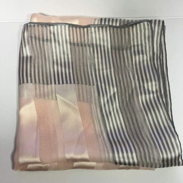 Yves Saint Laurent �C���T�����[���� �X�J�[�t �s���N�n �� �����t�@�b�V������ 